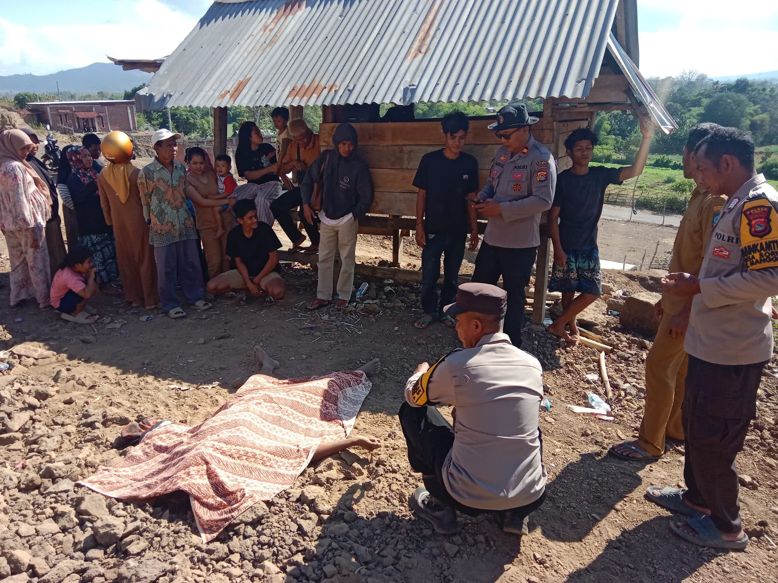 POLSEK MANGGELEWA RESPONS CEPAT TANGANI PENEMUAN WARGA MENINGGAL DUNIA DI DESA TEKASIRE