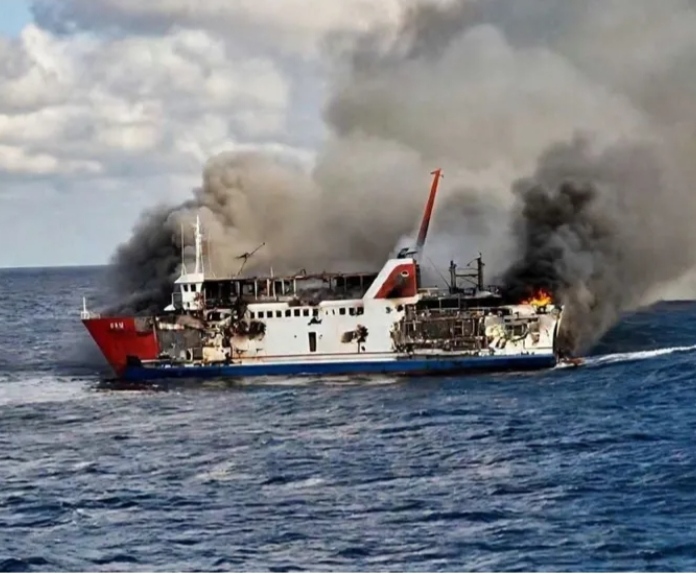 KMP Putri Yasmin Terbakar di Selat Lombok, 114 Penumpang dan 17 ABK Dievakuasi 12 Agustus 2026.